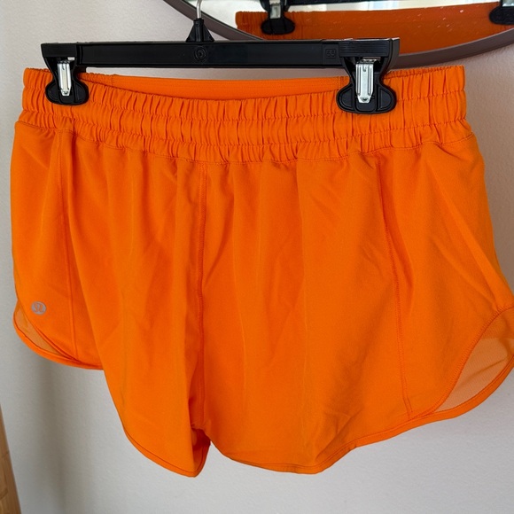 NWT Lululemon Hotty Hot LR Short 2.5" Lined, Lit Orange, Size 10 - Picture 7 of 11